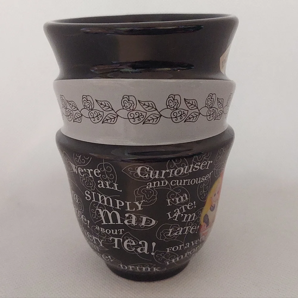 Alice in Wonderland "Drink Me" Disney Parks Exclusive Mug - Picture 4 of 9